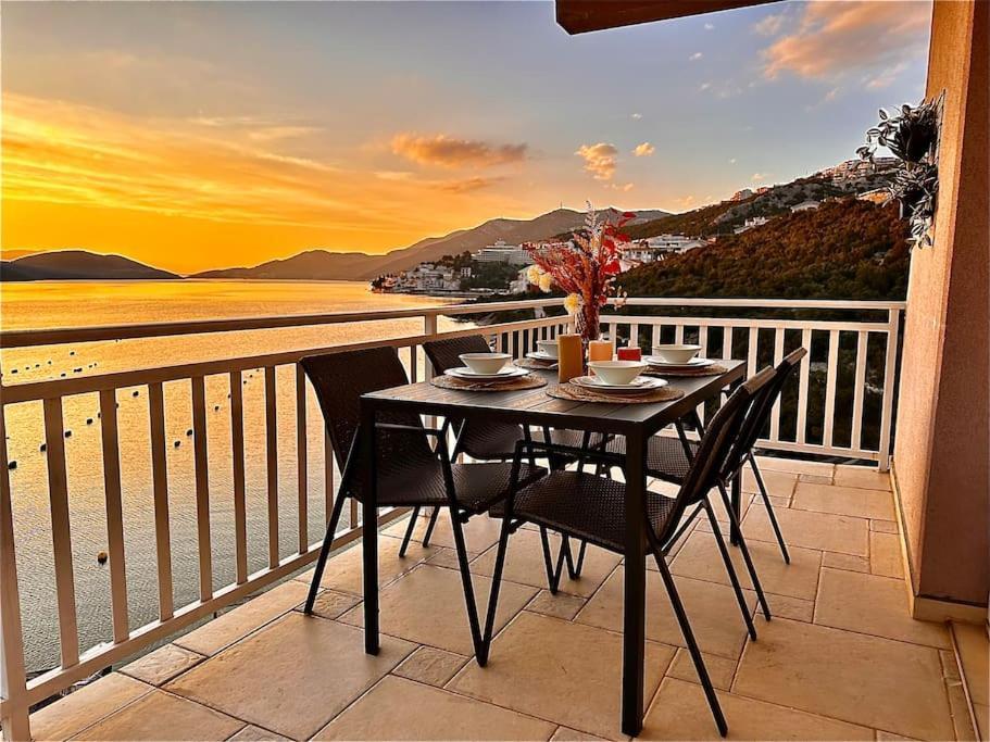 Beautiful Fully Renovated Apartment By The Sea, Large Balcony With Enchanting Views 内乌姆 外观 照片