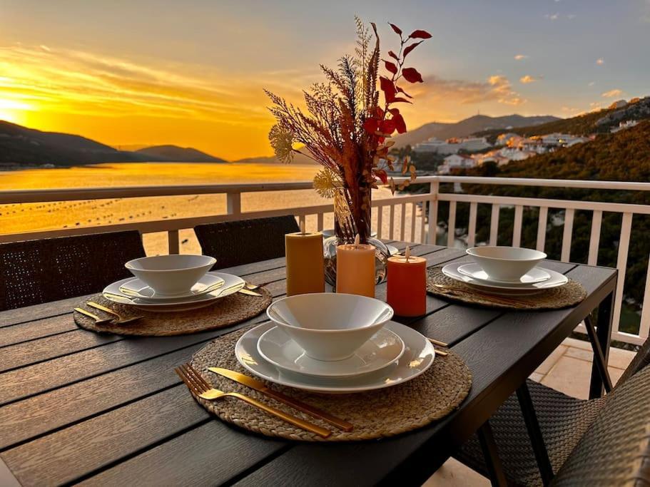 Beautiful Fully Renovated Apartment By The Sea, Large Balcony With Enchanting Views 内乌姆 外观 照片
