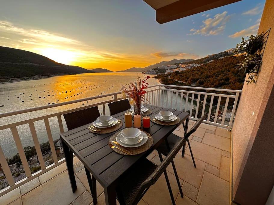 Beautiful Fully Renovated Apartment By The Sea, Large Balcony With Enchanting Views 内乌姆 外观 照片