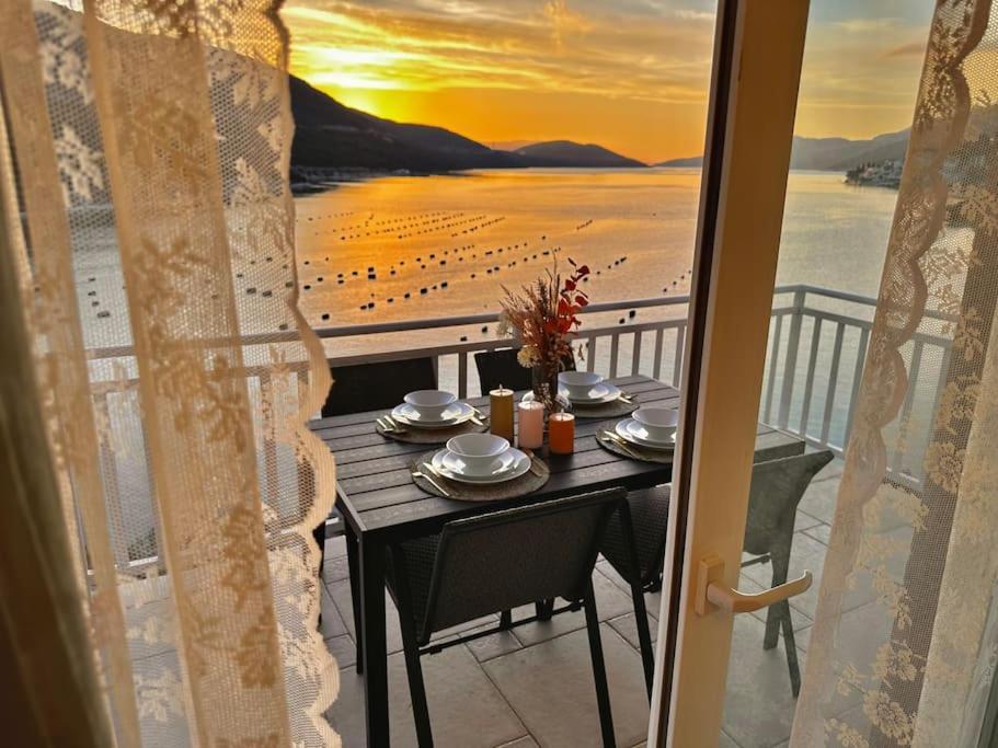 Beautiful Fully Renovated Apartment By The Sea, Large Balcony With Enchanting Views 内乌姆 外观 照片