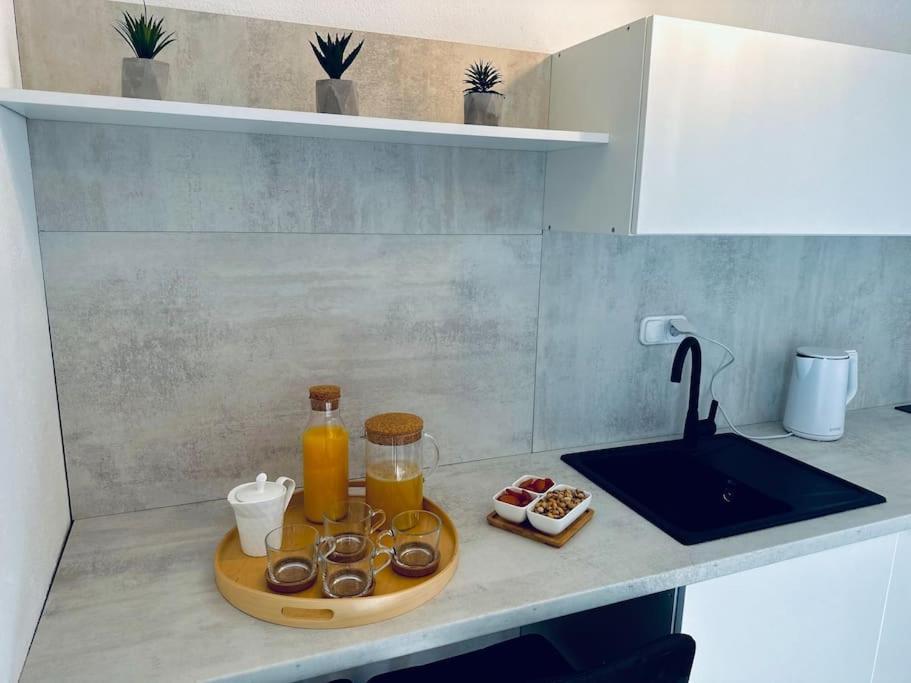 Beautiful Fully Renovated Apartment By The Sea, Large Balcony With Enchanting Views 内乌姆 外观 照片