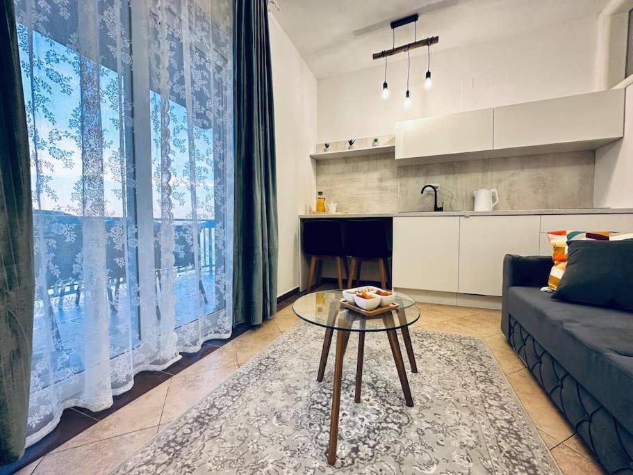 Beautiful Fully Renovated Apartment By The Sea, Large Balcony With Enchanting Views 内乌姆 外观 照片